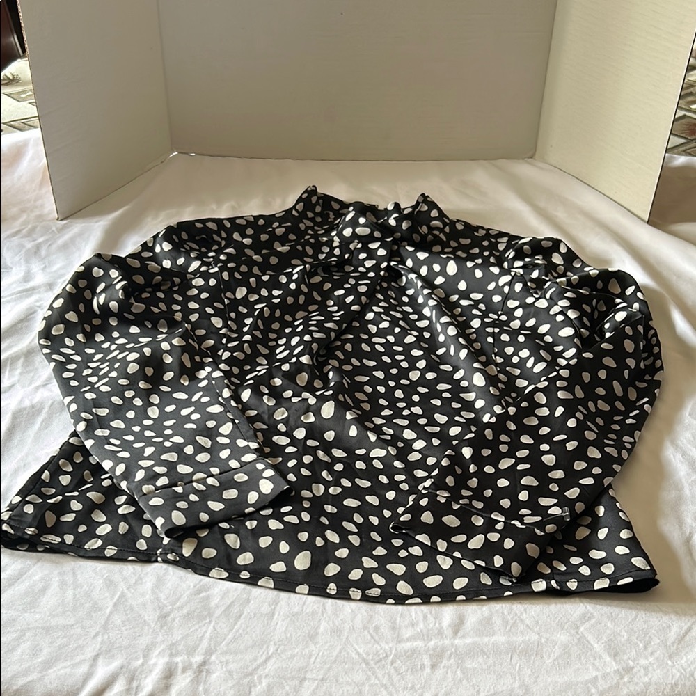 Elegant Black and White Women's Blouse